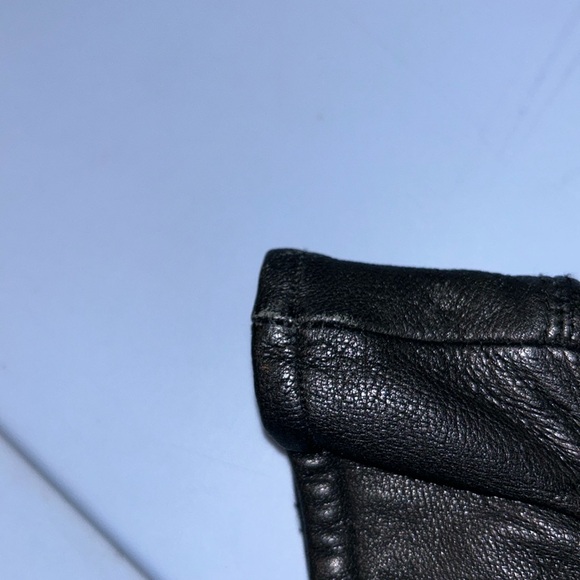 Slightly used thinsulate gloves - Picture 7 of 7